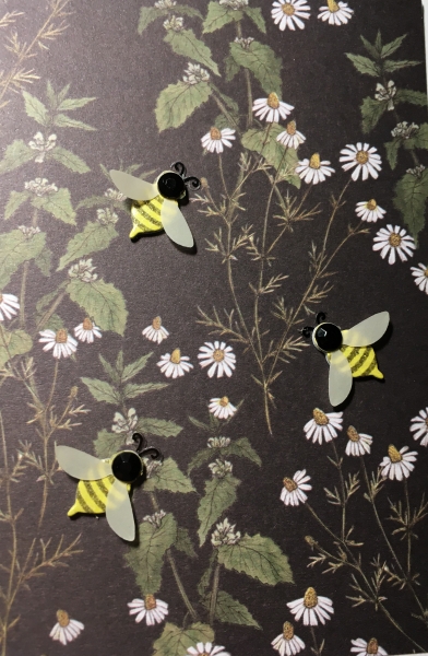 bright-bees-on-black-daisy-paper